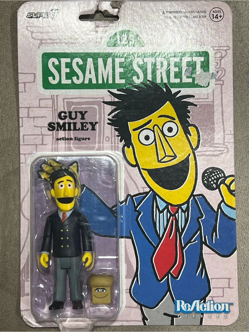 NEW Super7 Sesame Street GUY SMILEY with Bread 3.75-Inch ReAction Figure Toy